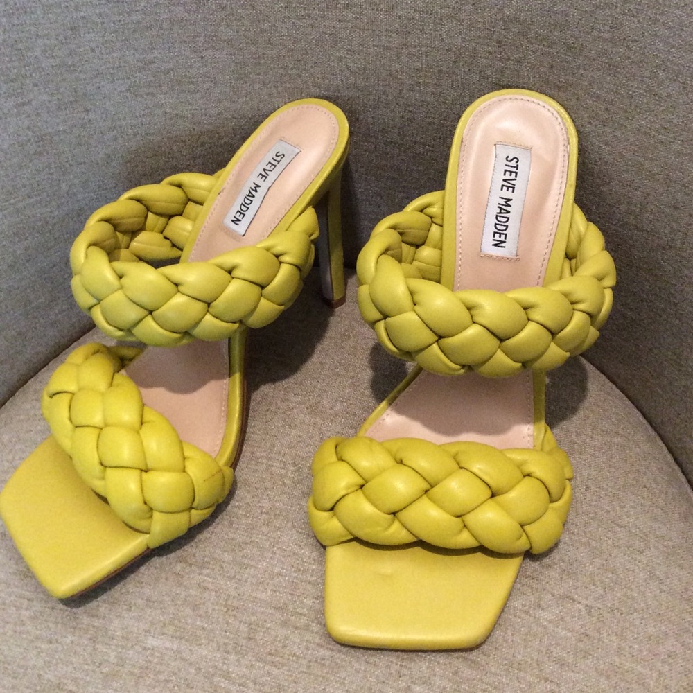 Women's size 9.5 Steve Madden Kenley heel